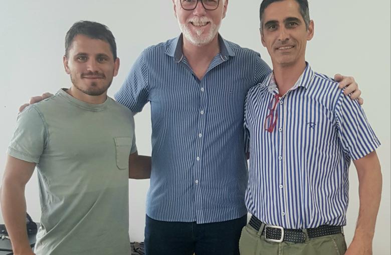 Mag. Leandro Carbone, Lic. Alejandro Masotti (docente de la Carrera) y Damián Sabelli (Director de la Carrera).