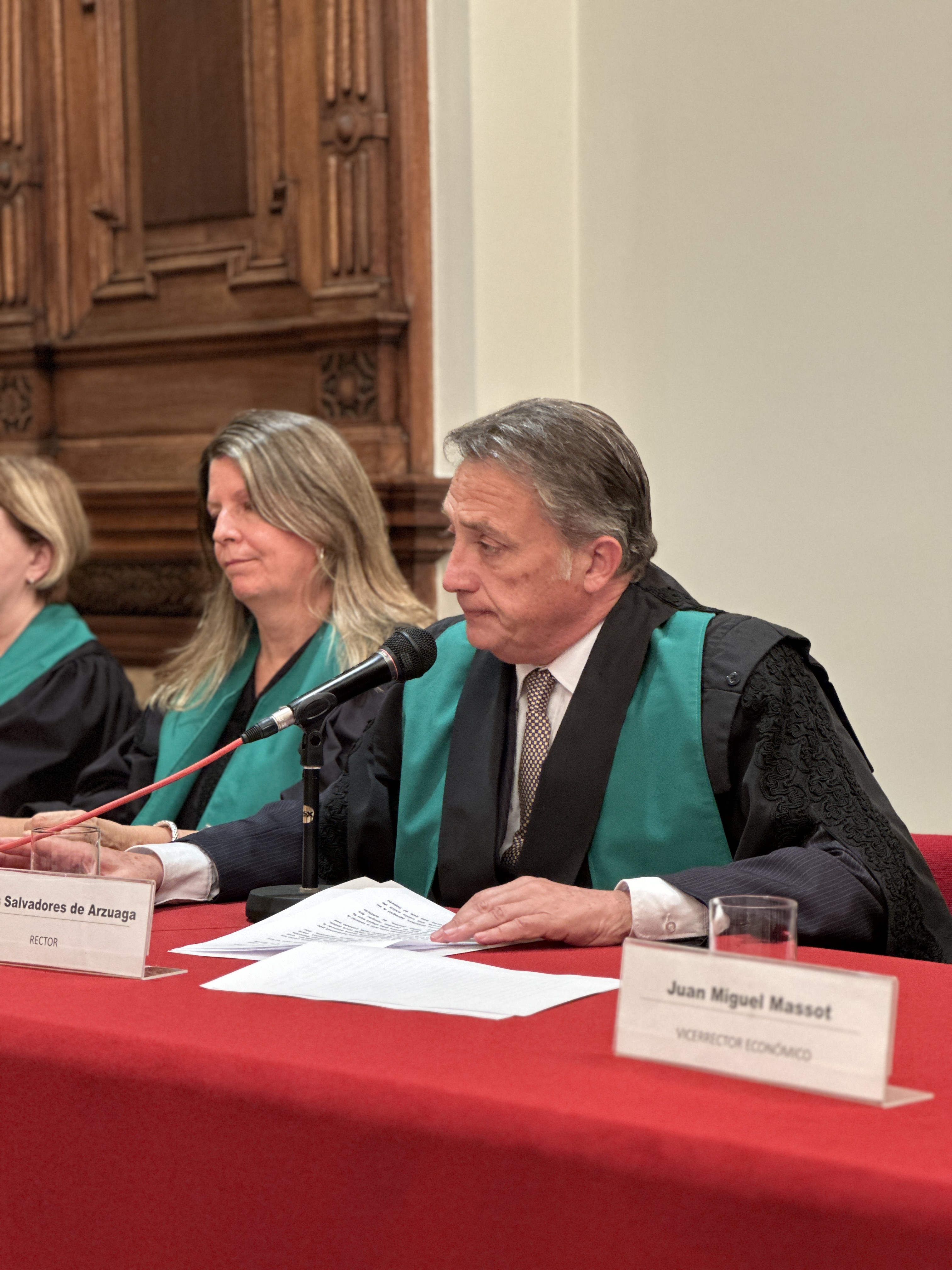 Entrega de Diplomas a los Profesores Eméritos. “Gracias por permitirnos ...
