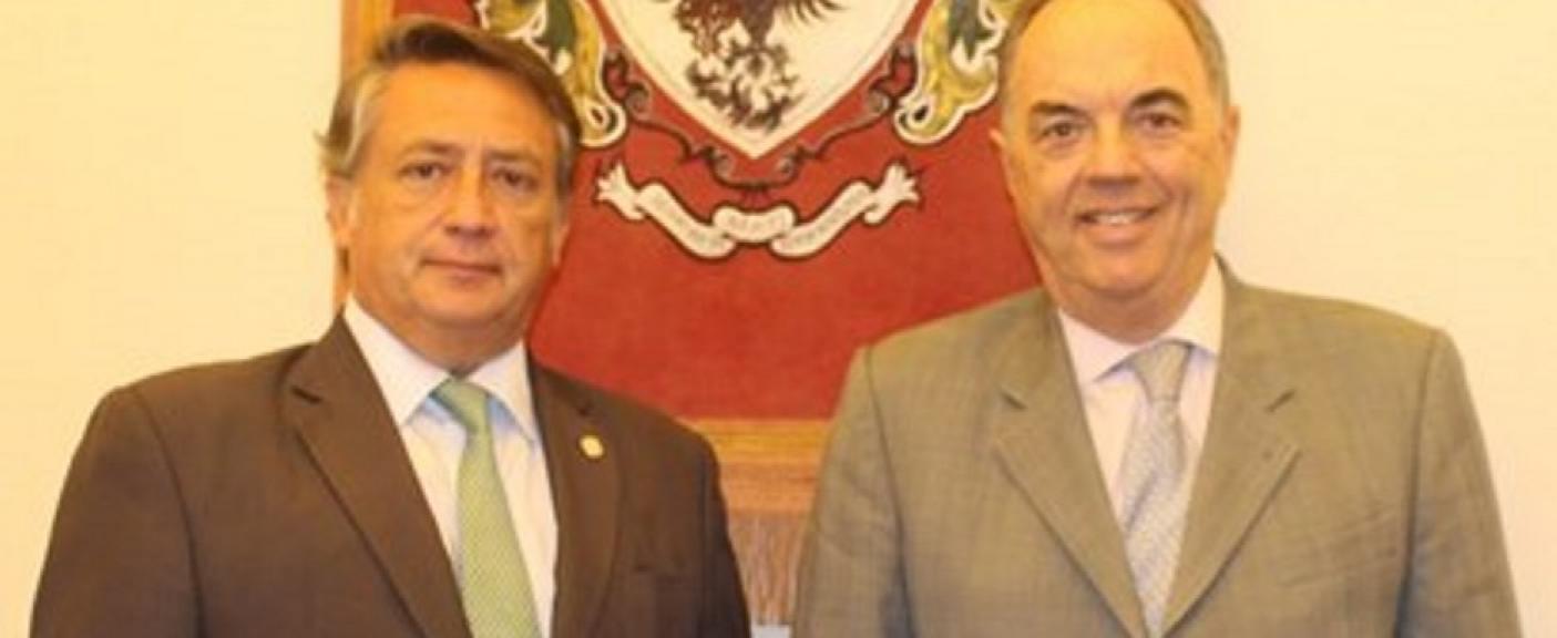 Rector de la Universidad del Salvador, Carlos I. Salvadores de Arzuaga y el Embajador Argentino en la República de Haití, Dr. Pedro Von Eyken.