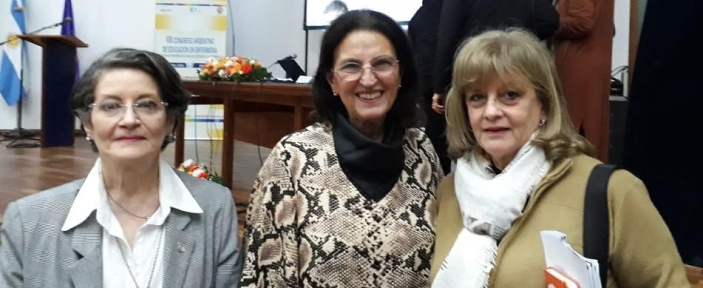 Silvina Malvarez, referente de Enfermería; Lic. Graciela B'Chara, Directora de la Sede San Juan de Dios; y la Directora de la Carrera de Enfermería, Lic. Alicia Domínguez