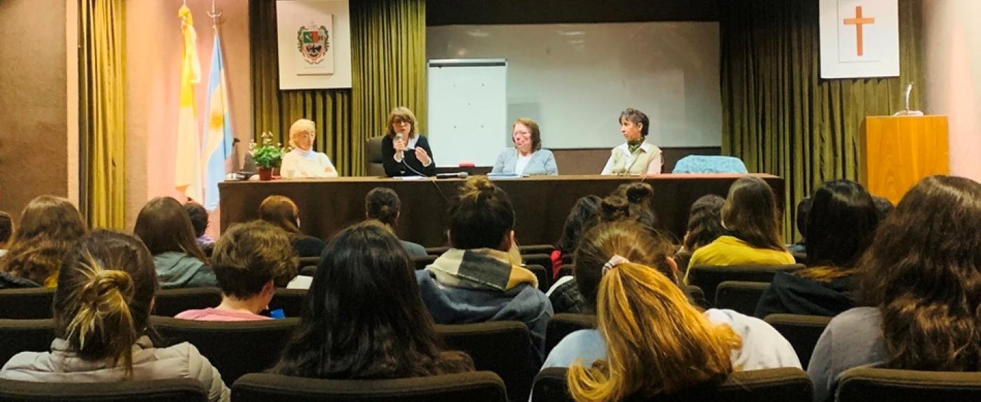 Dra. Isabel Pérez Jáuregui, Lic. Sandra Nonino, Lic Graciela Fiotto y Dra. Gabriela Renault