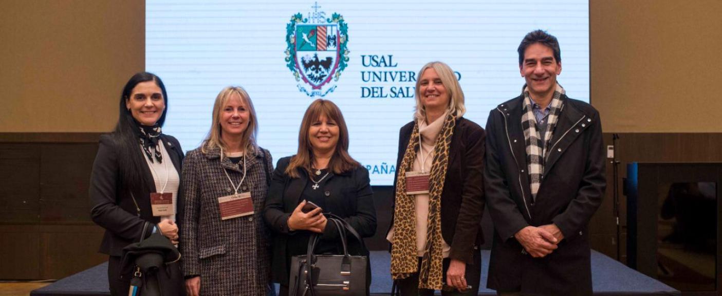 Representantes USAL: Nadia Peretti y Segio Salimbeni, Facultad de Ingeniería; Mariana Crimella, Centro para Graduados; Grace Roberts, Programa de Inserción Laboral, y Cecilia Fabbro, Secretaria Académica.