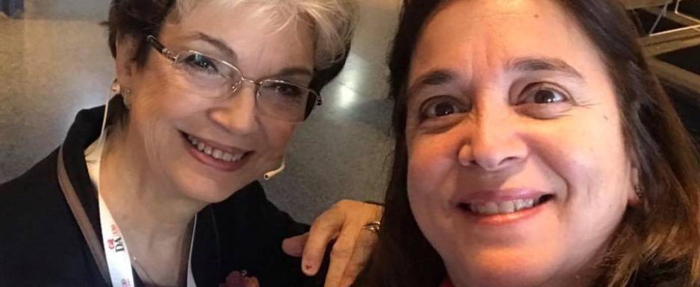 Gigliola Zecchin,  periodista cultural, escritora y editora ítalo-argentina, y Paula Ortiz, Directora de la Escuela de Lenguas Modernas de la USAL.