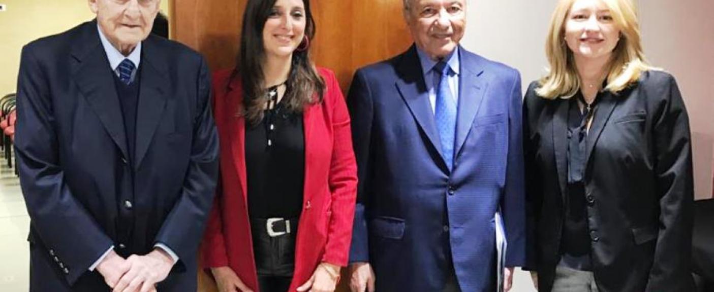 Dr. Gregorio Badeni; Decana de la Facultad de Ciencias Sociales, Mariana Colotta; Dr. Eduardo Menem y la Decana de la Facultad de Ciencias Jurídicas, Livia Uriol.
