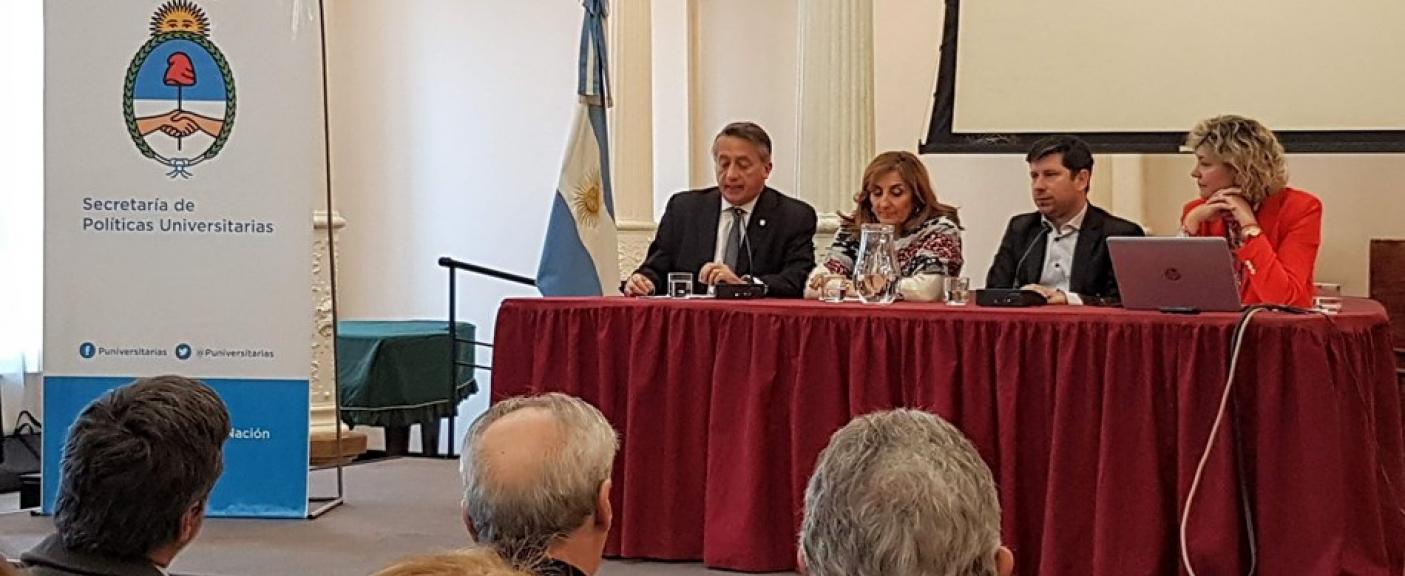 Carlos Salvadores de Arzuaga, Delfina Veiravé, Pablo Domenichini, y Agustina Peretti