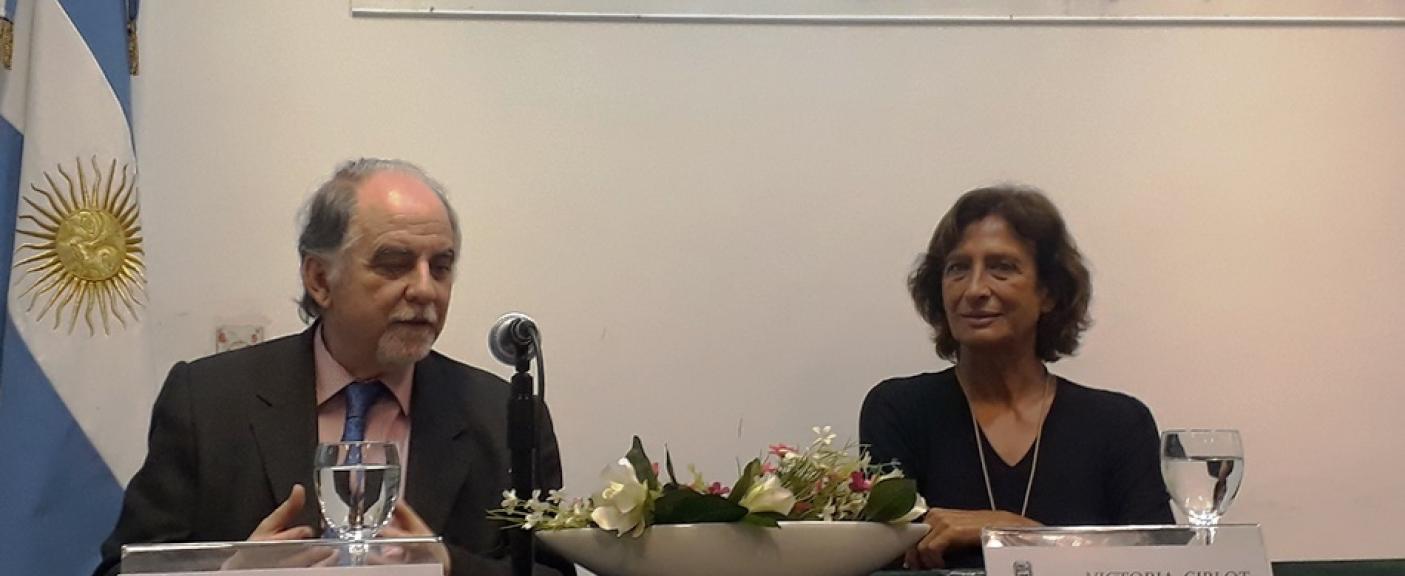 Dra. Victoria Cirlot y Dr. Bernardo Nante, Decano de la Facultad de Filosofía, Letras y Estudios Orientales.