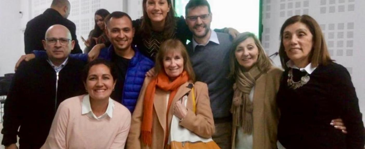Profesionales de la Clínica CIAREC acompañados de las Directoras de las Carreras de Fonoaudiología, Lic. Mónica Rodríguez; y Terapia Ocupacional, Lic. Norma Rivero