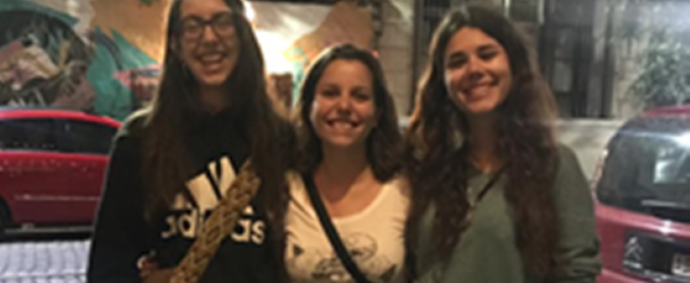 Claudia (la tercera estudiante de izquierda a derecha) definió de "inolvidable" su experiencia de intercambio
