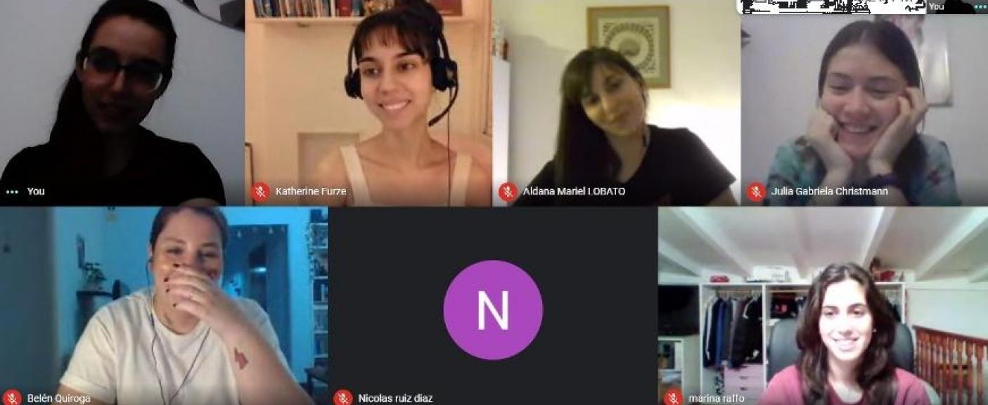 Prof. Libardi con alumnas del taller