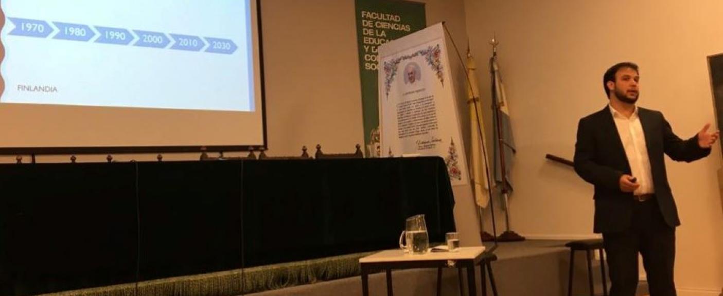 Juan Cruz Dall Asta durante su Defensa de Tesis, en 2019.