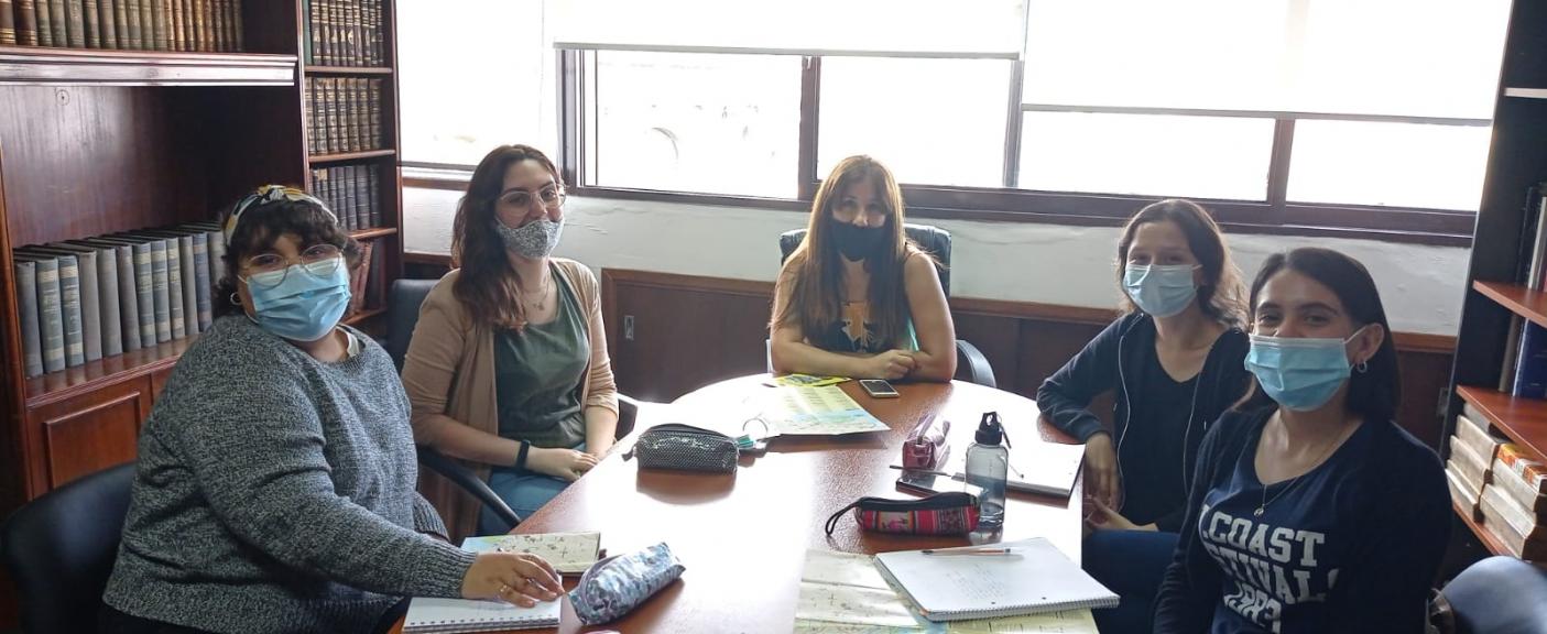 Lic. María Cecilia Simeone y alumnas