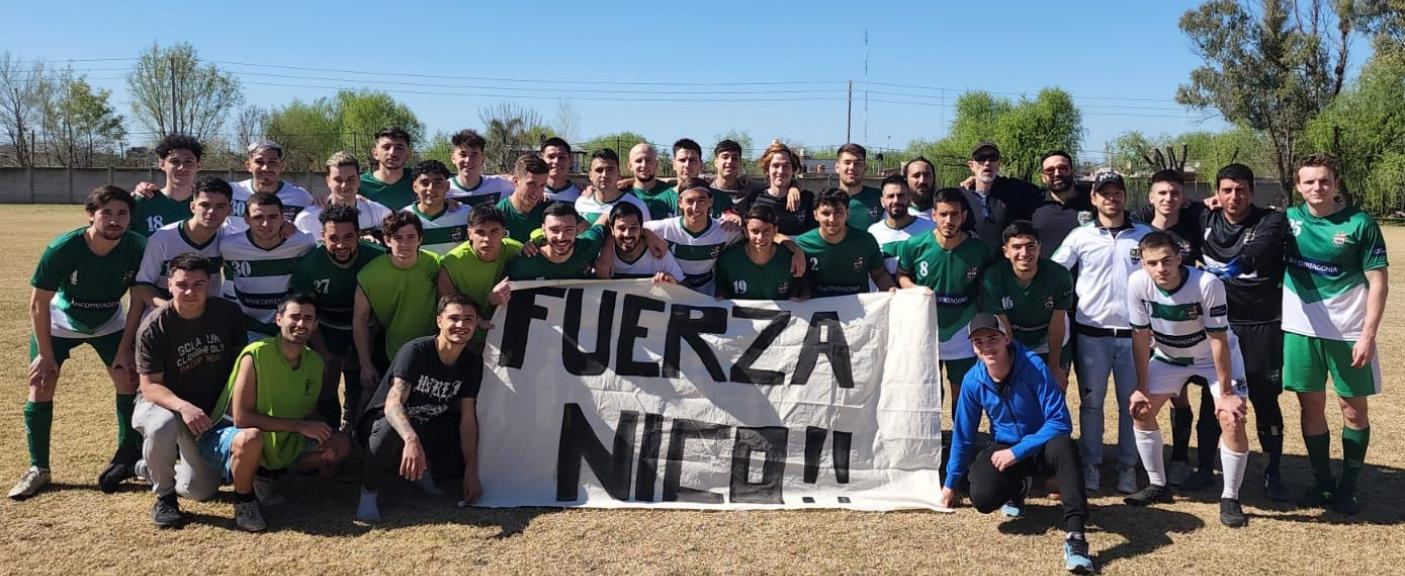 Emotivo apoyo al compañero lesionado