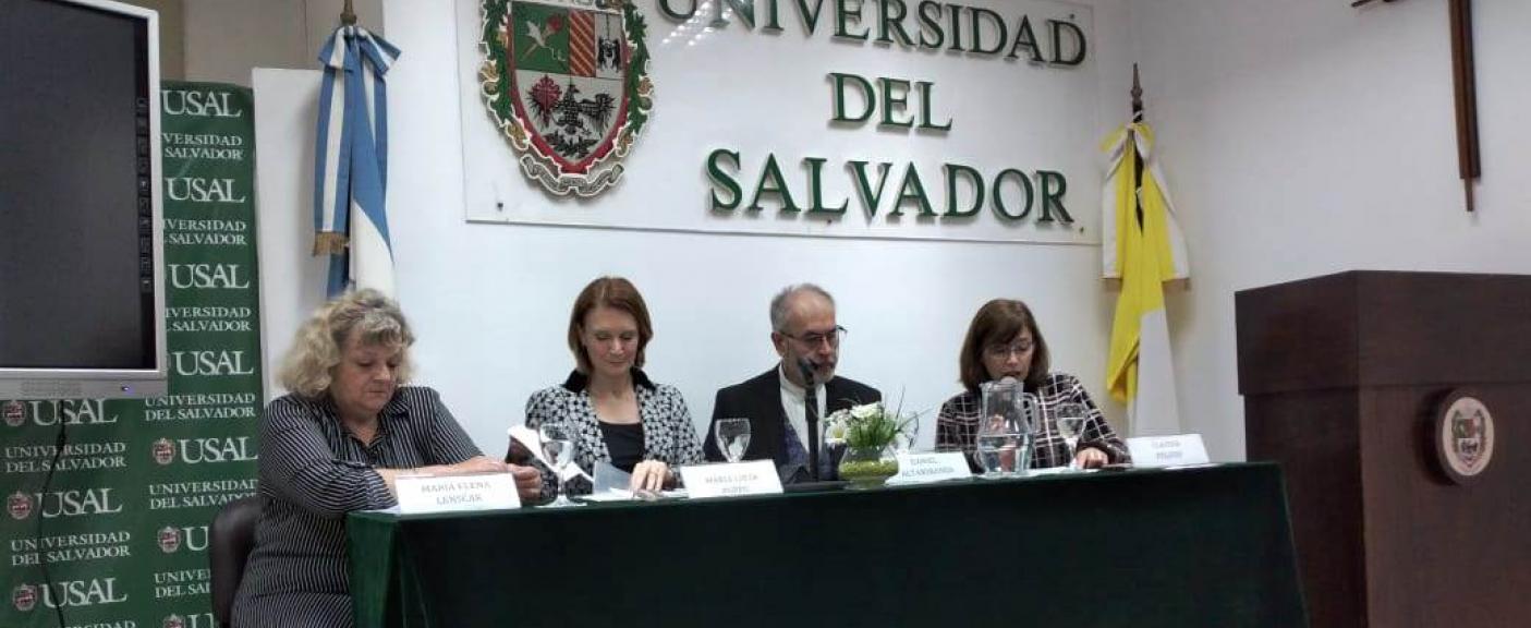 Lic. María Elena Lenscak (Directora Escuela de Letras USAL); Dra. María Lucía Puppo (Directora del Departamento de Letras UCA); Dr. Daniel Altamiranda (Presidente del CEN); Mgtr. Claudia Pelossi (Secretaría Académica FLEO-USAL)