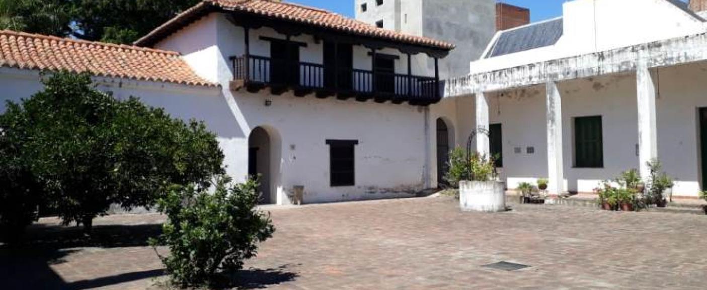 La casa de los Aldao, ocupada actualmente por la Junta Provincial de Estudios Históricos, es uno de los más antiguos ejemplos de arquitectura doméstica, no sólo de Santa Fe, sino también de toda la Argentina, merecimiento por el cual desde 1942 es Monumento Histórico Nacional.