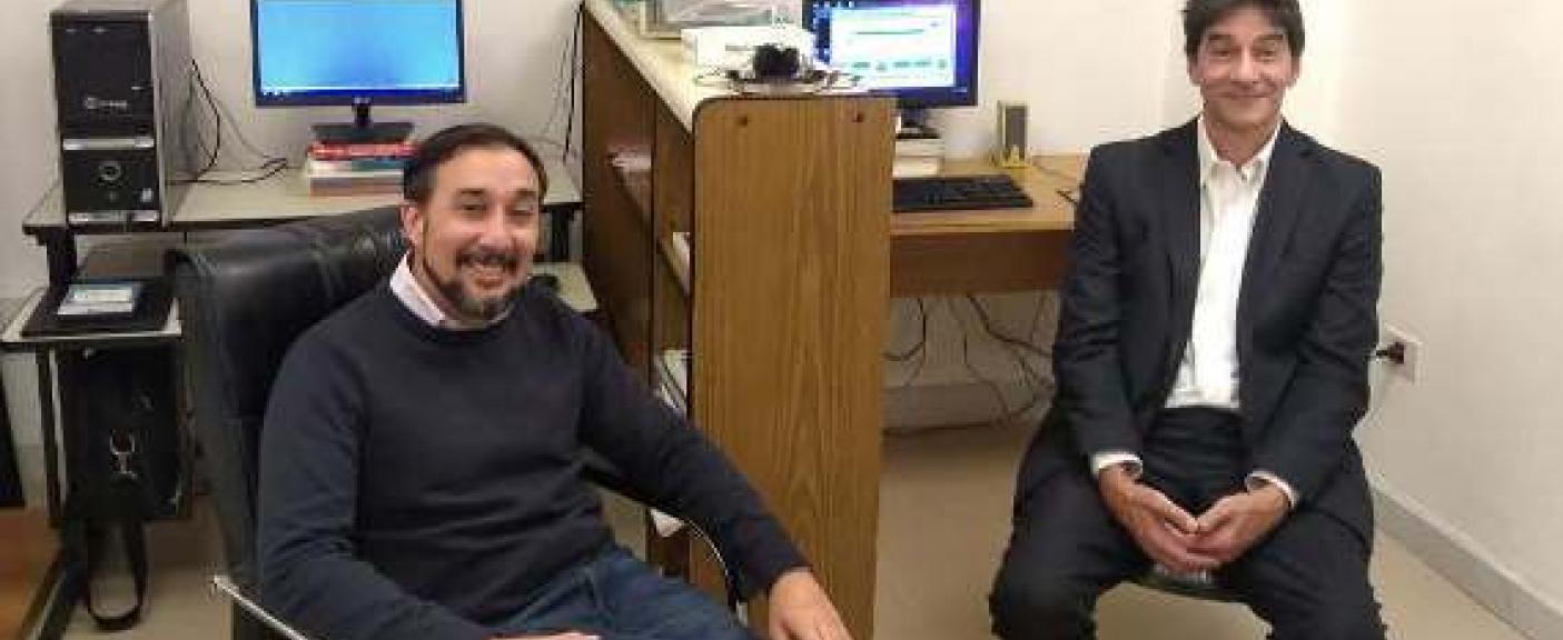 Dres. Mario Andreau y Sergio Salimbeni en el Laboratorio de Neurociencias ubicado en la Facultad de Psicología y Psicopedagogía.  