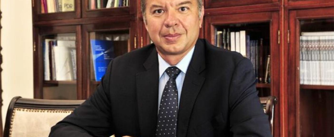  Dr. Daniel Scorsetti, Presidente de la Sociedad Panamericana de Córnea y Director de la carrera de Especialización en Oftalmología de la USAL