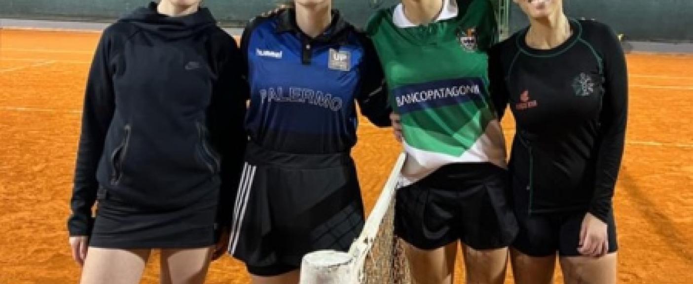 Tijenco y Bruno, de Universidad de Palermo, y a la derecha Belén Talavera y Karina Lojo, de la USAL