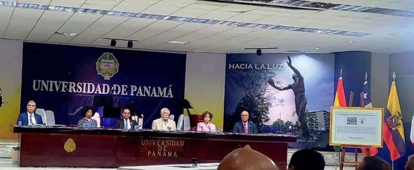 Acto inaugural: Dres. Ricardo Losardo (Argentina, Presidente de la Academia Panamericana de Historia de la Medicina), Oris Lam de Calvo (Decana, Facultad de Medicina, Panamà), Eduardo Flores Castro (Rector, Universidad), Carlos Viesca Treviño (México, Presidente de la Sociedad Internacional de Historia de la Medicina), Dana Baran (Rumania, Secretaria General de la Sociedad Internacional de Historia de la Medicina) y Luis Cornejo (Presidente del Congreso Panamericano).