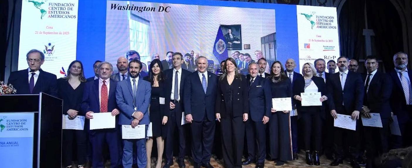 Los premiados con sus diplomas en la 33° edición de la gala de Fundación CEA
