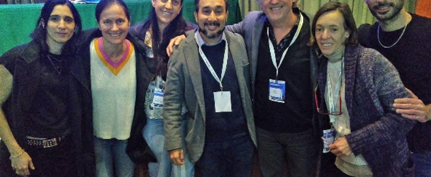 Comisión directiva de la AACC y el director del instituto de Investigación. De izquierda a derecha los doctores: Eliana Ruetti, Angelina Pilatti (Vicepresidenta), Florencia Daneri (Tesorera), Jorge Mario Andreau (Director del Instituto de Investigación), Rubén Muzio (Presidente), Mariana Bentosela y Lucas Cuenya (Vocales). 