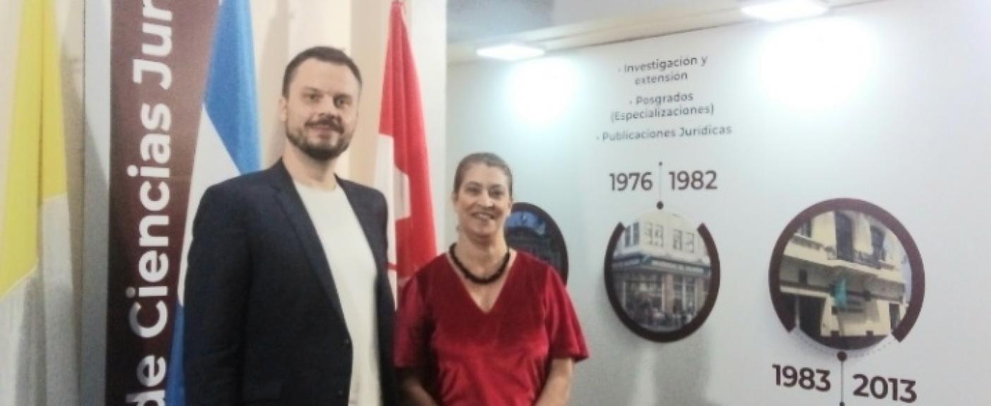 Prof. Christophe Krolik y Martina L. Rojo, Responsable de Asuntos Internacionales de la Facultad.