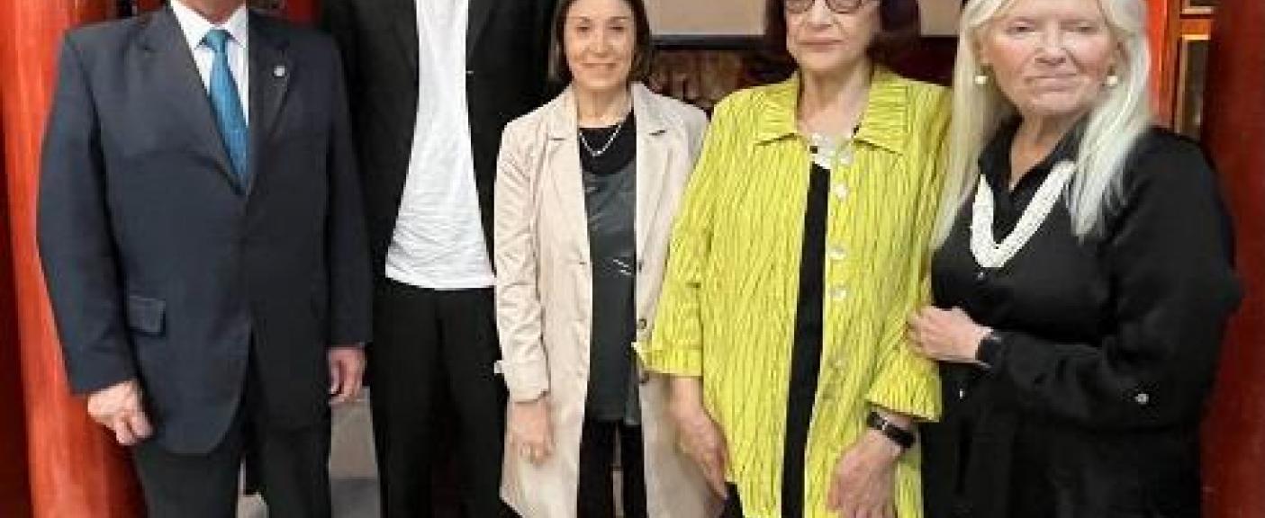 El Rector, Carlos Ignacio Salvadores de Arzuaga junto a los expositores: María del Carmen Agraz, Alicia Diaz Rinaldi y Matilde Marín.