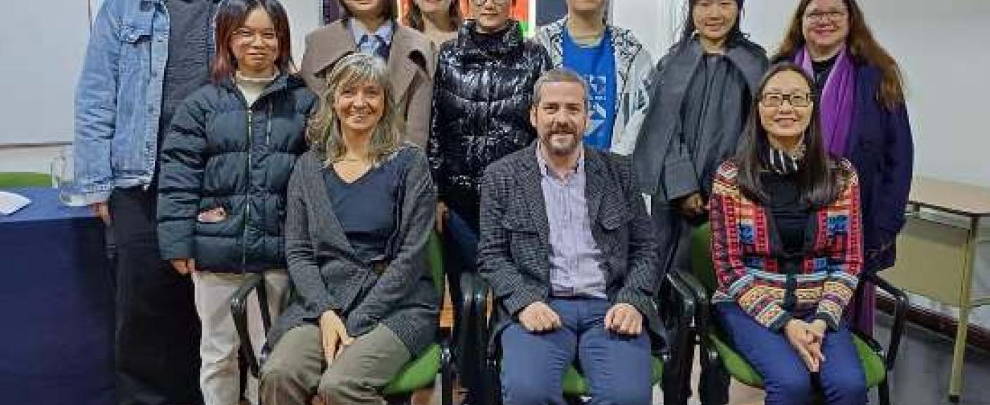 Lic. Ana Kou, Dr. Juan Bautista García Bazán, Dra. Verónica Giordano, Lic. Maya Alvisa, alumnos de maestría (UBA) y de la Carrera de Estudios Orientales (USAL).