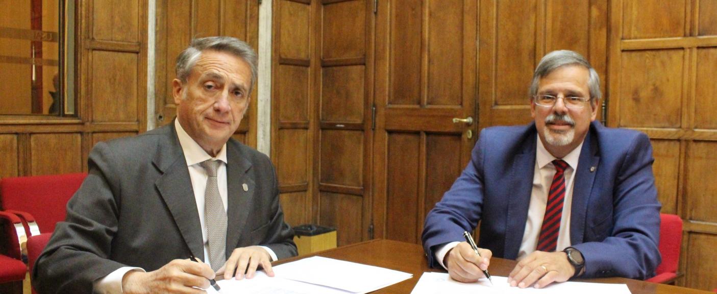 Rector de la USAL, Carlos Ignacio Salvadores de Arzuaga y el Rector de la UNSTA, Mg. CPN. Francisco José López Cruz.