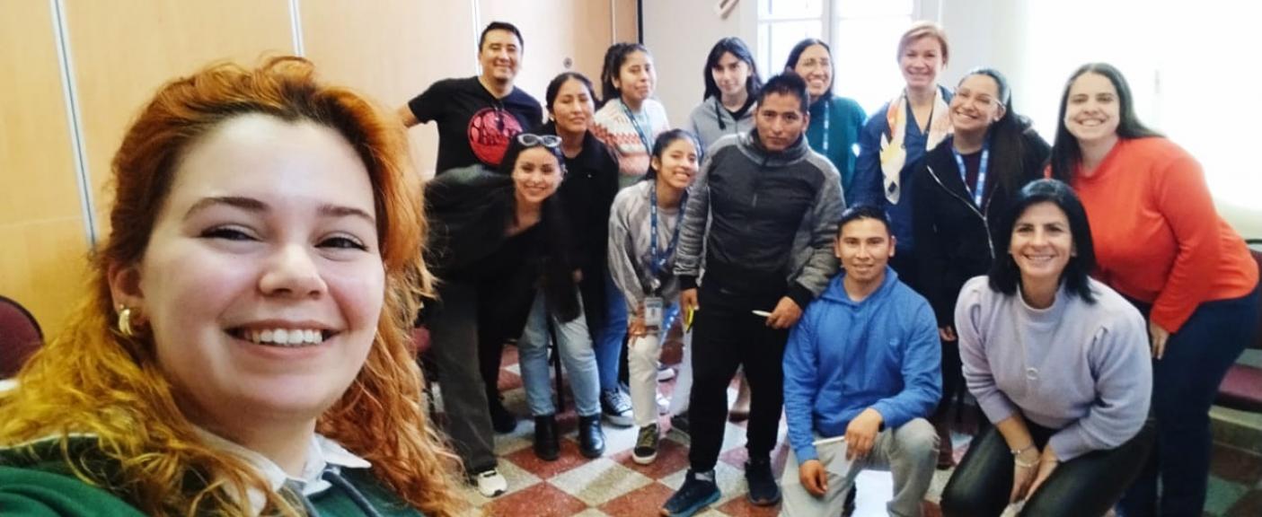 Participantes de la Licenciatura en Enfermería de la Sede “Hospital Alemán” con la Lic. Romina Calogero y Milena Bagna de la Secretaría de Planificación, Desarrollo y Gestión Curricular.
