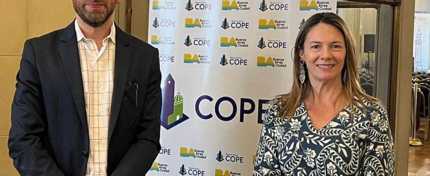 Mg. Antonio Fratamico, Director General del Consejo de Planeamiento Estratégico, y Lic. Macarena Lucero Schmidt, Secretaria Académica de Planificación, Desarrollo y Gestión Curricular de la USAL