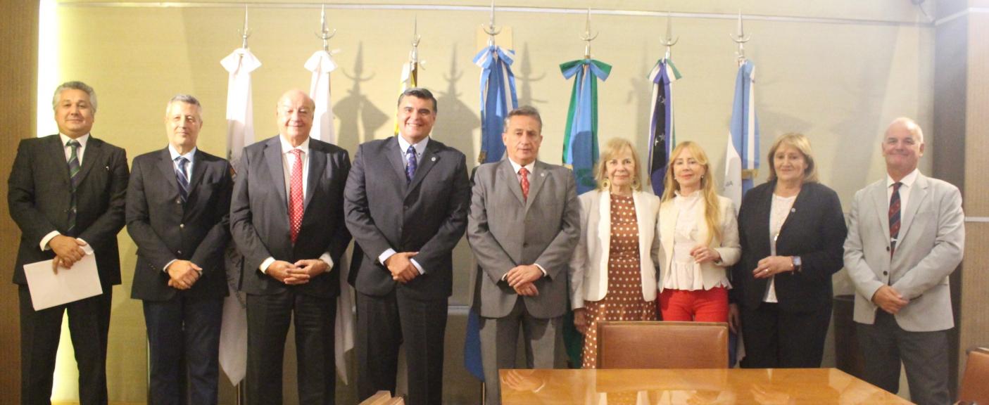 Esteban Annecca, Mario Villar, Humberto J. Bertazza, Ricardo Rafael Toranzos, Carlos Ignacio Salvadores de Arzuaga, Marta Nercellas, Nora Manonellas, Susana M. Pernas y Alejandro Marti Garro.