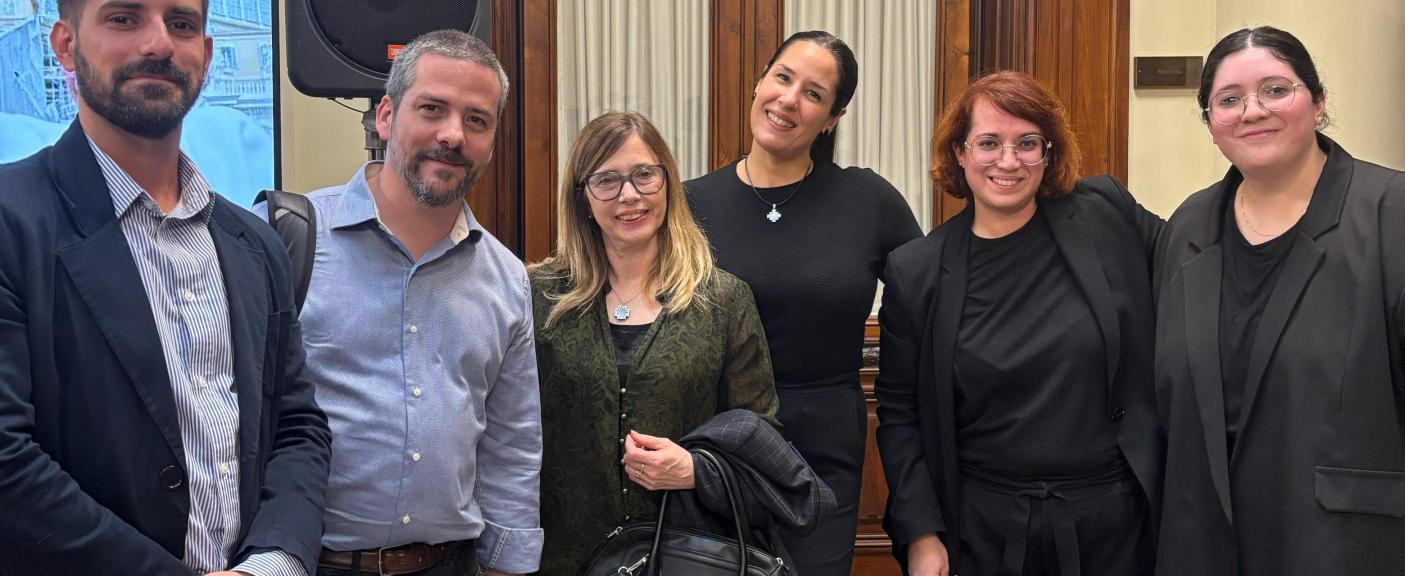 Mag. Agustín Podestá (VRF), Dr. Juan Bautista García Bazán (VRID-FHLEO), Decana Dra. Claudia Pelossi (FHLEO), Lic. Sabrina Marino (VRF), alumna de Estudios Orientales Natalia Castro y Lic. Melina Turús de la Dirección General de la Diplomacia Parlamentaria.