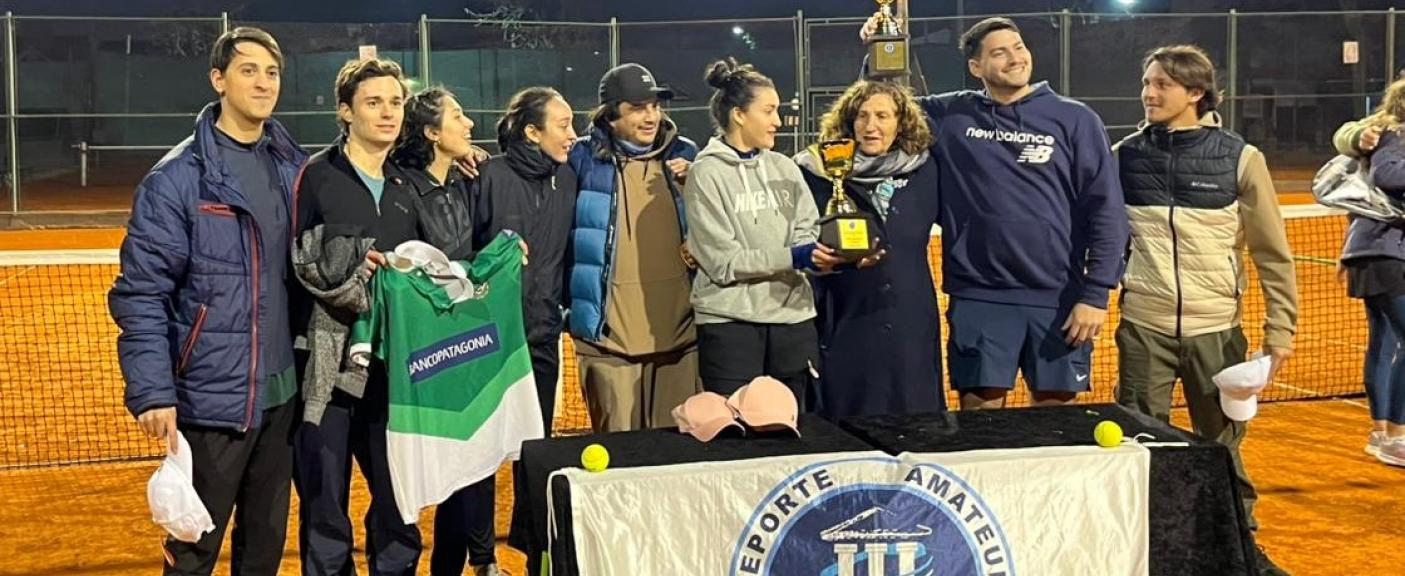 USAL Campeón en Damas y Caballeros.