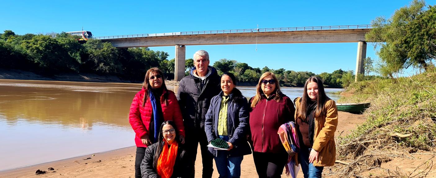 Grupo en las márgenes del río Bermejo