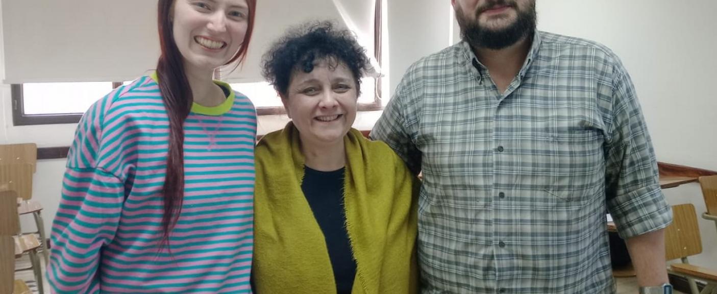 Anna Schievelbusch, Prof. Lía Rodríguez de la Vega y Martín Rosana, alumno extraordinario incorporado recientemente al primer seminario: .Philosophy, History and Phenomenology of religions on Asian Studies (Islam, India, China, Corea and Japan)