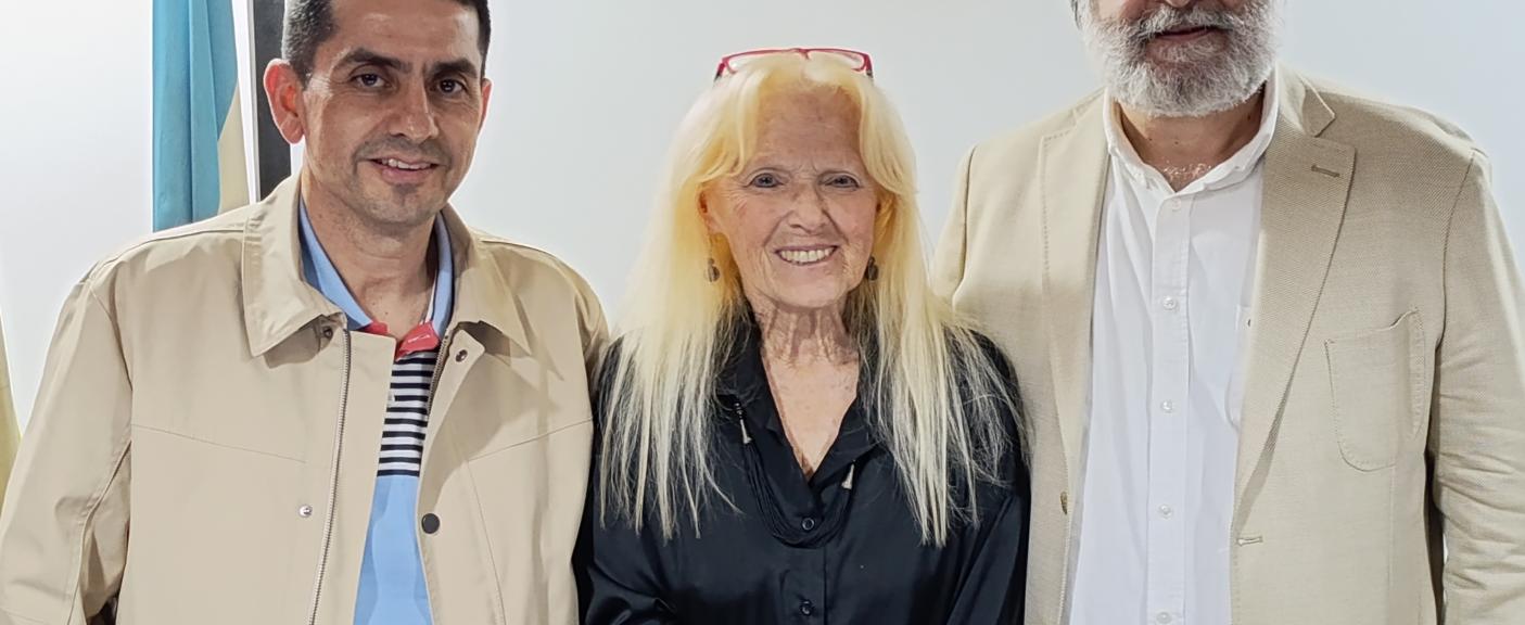 Dr. Diego Tolosa, Dra. María del Carmen Magaz, y el artista Oscar de Bueno.