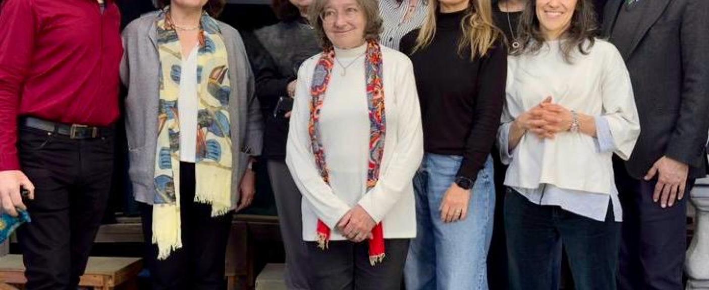 Profesores de Artes del Teatro con el Decano de la Facultad de Arte y Arquitectura el día del Homenaje a Alice Darramon de Beitía - De izquierda a derecha - Pablo Noir- Josefina Lettieri -Liliana Billo- M.Clara Beitia - Ana Revello- Gregoria Sánchez- Vanesa Banegas - María Inés Beitía - Marcelo De Simone