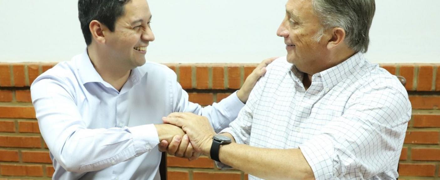Intendente de la Municipalidad de Gobernador Virasoro, José Guillermo de la Cruz y el Rector de la Universidad del Salvador, Carlos Ignacio Salvadores de Arzuaga.
