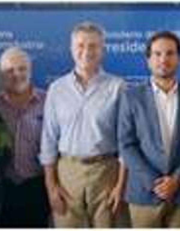 Romina Cavalli, vicerrectora académica USAL, junto a representantes de empresas, asociaciones y universidades.