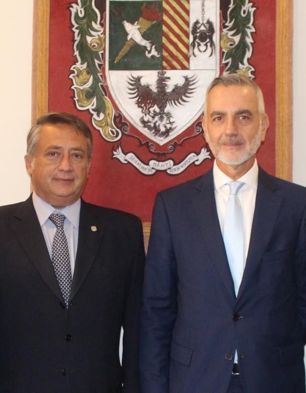 Vicerrectora de Investigación y Desarrollo, Luciana Tondello; Rector, Carlos Ignacio Salvadores de Arzuaga; Vicecanciller, Embajador Gustavo Zlauvinen; y Vicerrectora Académica, Romina Cavalli.