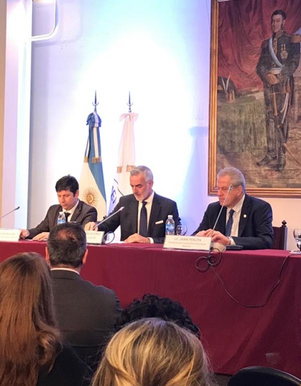 Yann Lorvo, Consejero Cultural de la Embajada de Francia en Argentina; Lic. Pablo Dominichini, Secretario de Políticas Universitarias del MECCyT; Emb. Gustavo Zlauvinen, Secretario de Relaciones Exteriores de la República; Lic. Jaime Perczyk, Presidente del Consejo Interuniversitario Nacional; Dr. Héctor Sauret, Presidente de la Comisión de Relaciones Internacionales del Consejo de Rectores de Universidades Privadas