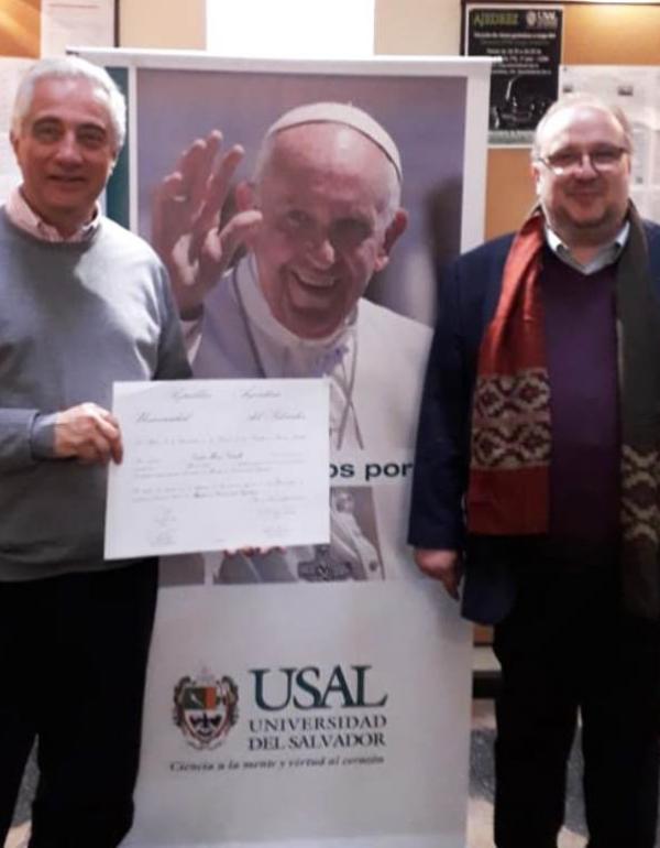 Dr. Carlos María Vassallo y el Director del Área de Posgrado de la Facultad, Dr. Juan Carlos Frontera.