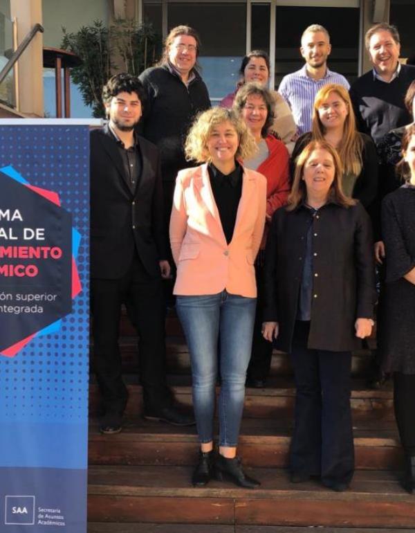 (Primera fila de izquierda a derecha) Agustina Peretti Coordinadora General, Programa Calidad Universitaria; Rosana Dartizio, Técnica Secretaria política universitaria SPU; Magali Carro Pérez, Universidad Nacional de Córdoba ; (segunda fila) David Speroni Universidad, Nacional de Córdoba; María Cristina Haupt, Universidad Nacional de Misiones; Carolina Chamorro, Universidad del Salvador; Claudia Guzmán, Universidad Nacional de Córdoba; (tercera fila) Rodrigo Bruni, Universidad Nacional de Córdoba; Fernanda 
