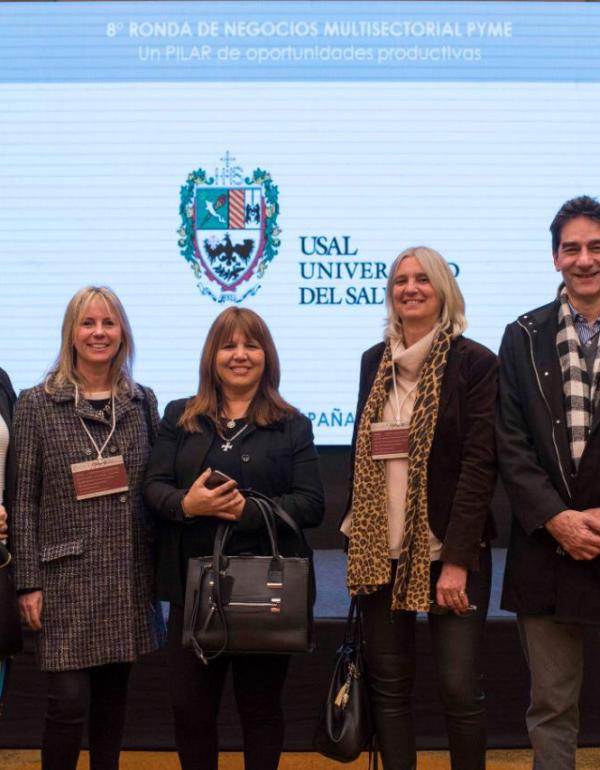Representantes USAL: Nadia Peretti y Segio Salimbeni, Facultad de Ingeniería; Mariana Crimella, Centro para Graduados; Grace Roberts, Programa de Inserción Laboral, y Cecilia Fabbro, Secretaria Académica.