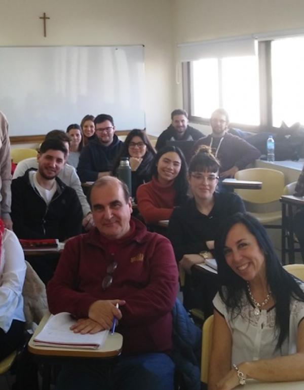 Prof. Vasallo con alumnos de 5to año que participaron