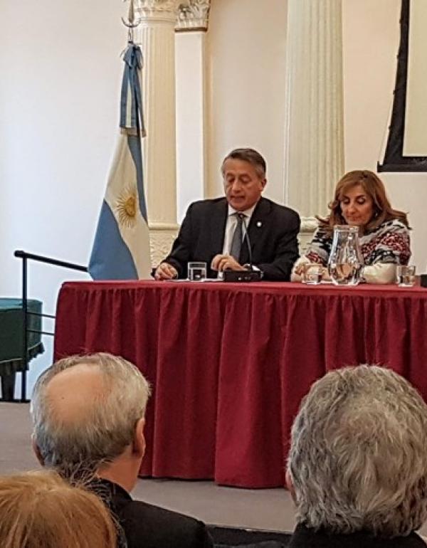 Carlos Salvadores de Arzuaga, Delfina Veiravé, Pablo Domenichini, y Agustina Peretti