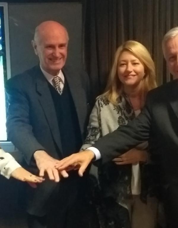 Decana de la Facultad de Psicología y Psicopedagogía, Gabriela Renault; Decano Emérito de la Facultad de Medicina y consultor OMS, Jorge César Martínez; Decana de la Facultad de Ciencias Jurídicas, Livia Uriol; y Decano de Facultad de Medicina, Daniel Martínez.