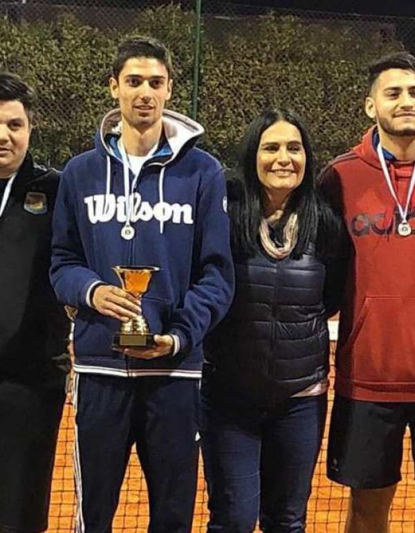 Seleccionado “Alonso Barzana, S.J.” junto a la prof. Alejandra Castiñeira de Dios y la Vicepresidenta de la ADAU, Mg. Liliana Moreno.