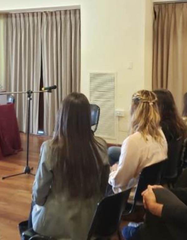Los alumnos en pleno ensayo.