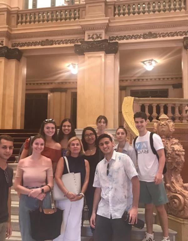 El Teatro Colón es una de las visitas que más disfrutan los estudiantes